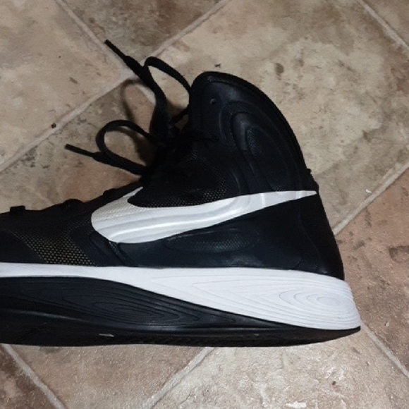 NIKE HYPERFUSE MEN'S SIZE 12.5 Black and White Sneakers - Picture 5 of 9